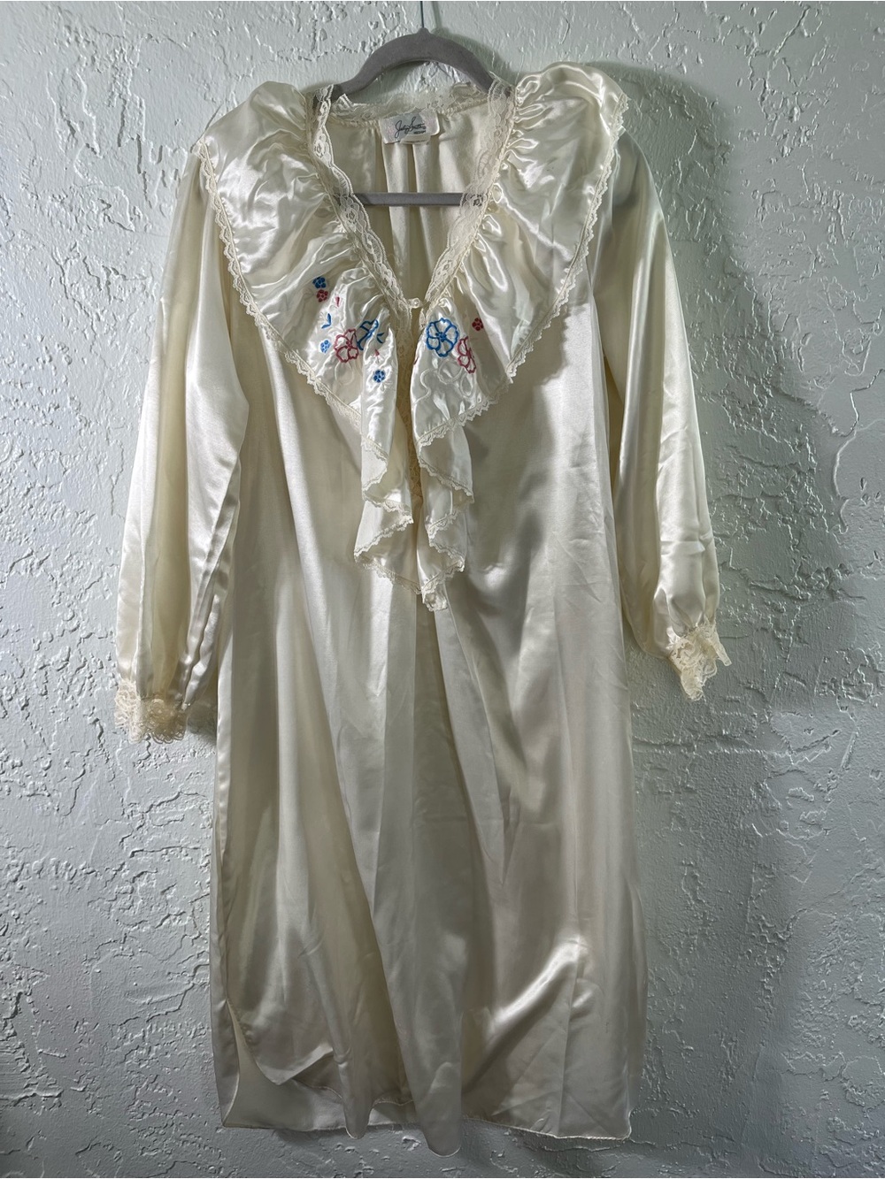 Vintage Jaclyn Smith Satin Lace Embroidered Robe Medium